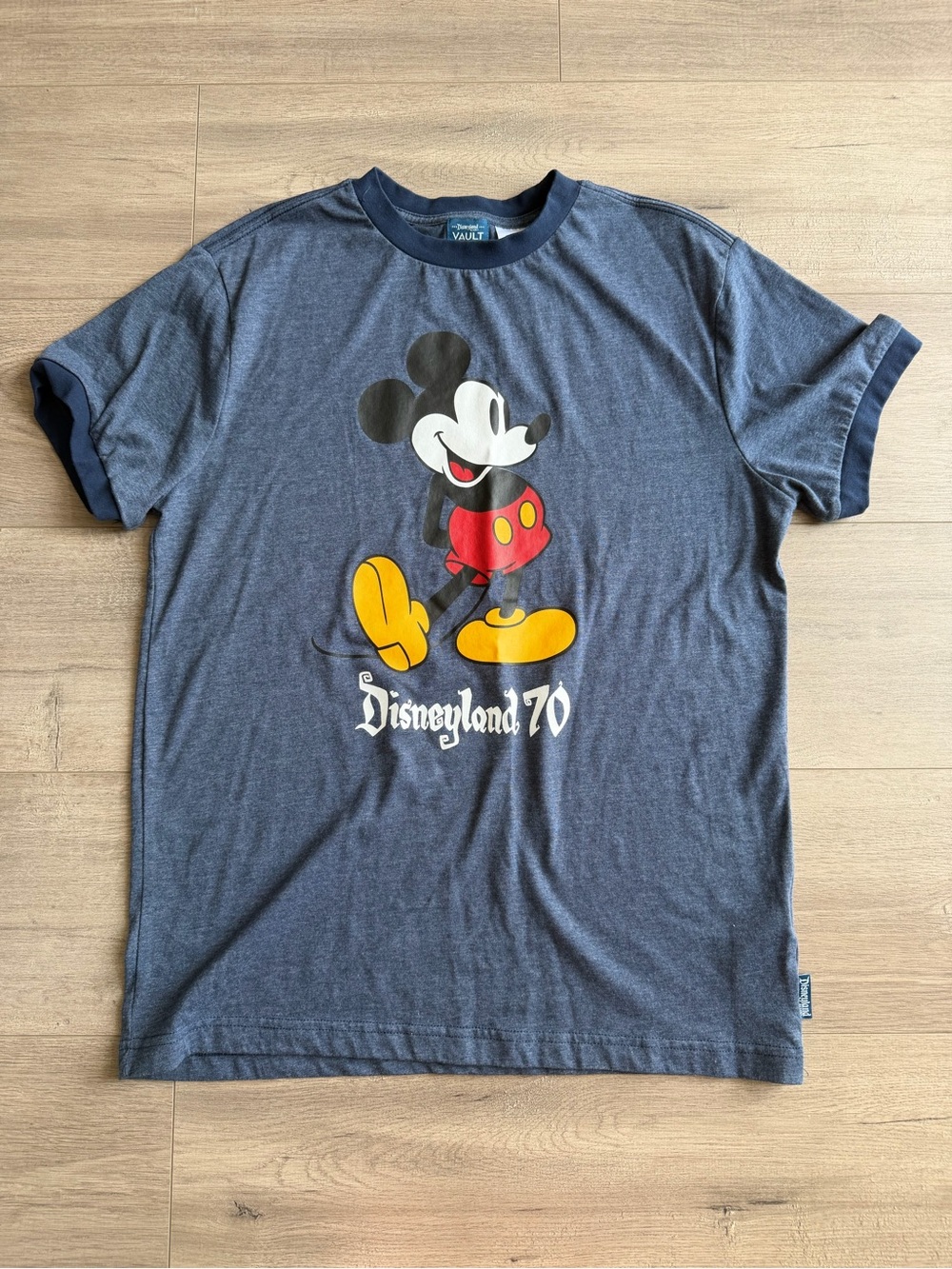Disneyland Vault Collection Mickey Mouse t-shirt - size medium